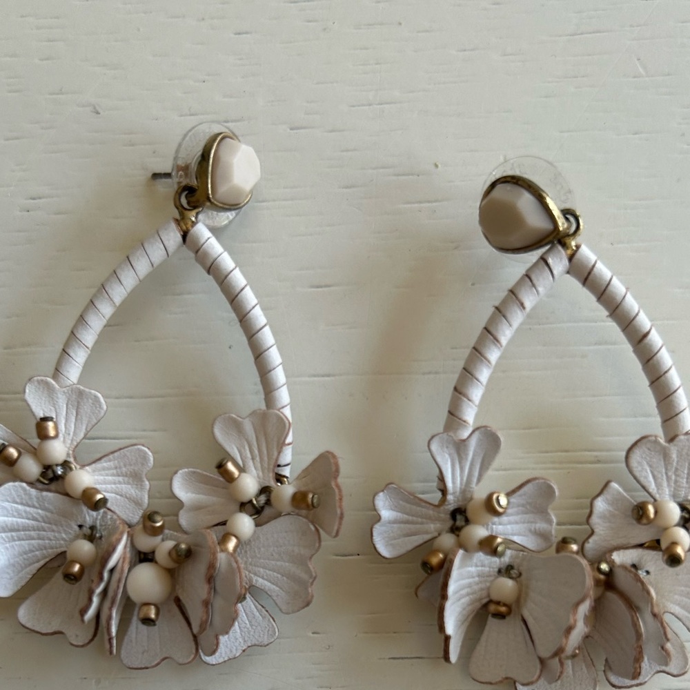 Elegant White Floral Earrings